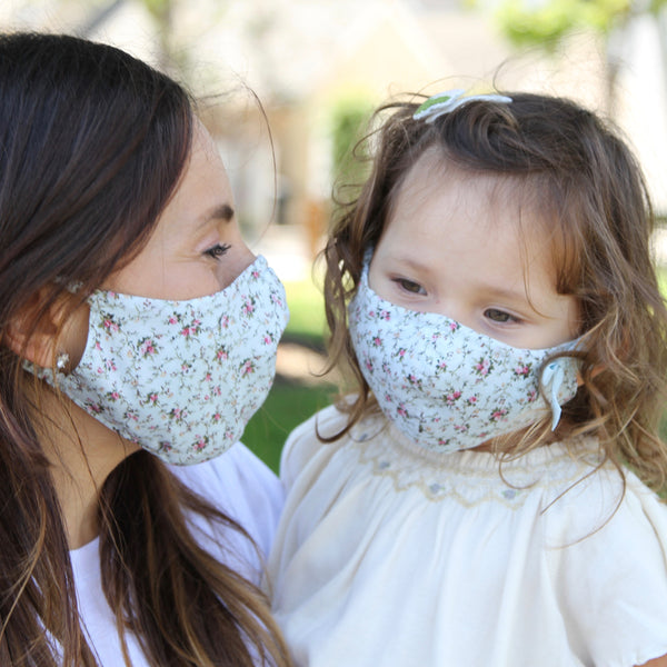 "Be Safe. Be Kind" Printed Heirloom Mask Vintage Rose, Blue poème