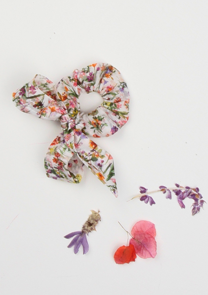 Heirloom Ribbon Scrunchie, Botanical Garden, Ivory