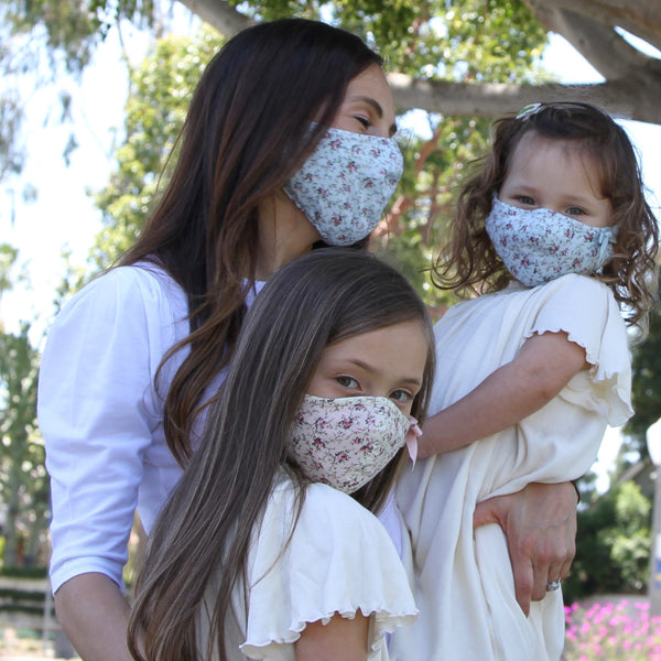 "Be Safe. Be Kind" Printed Heirloom Mask Vintage Rose, Blue poème